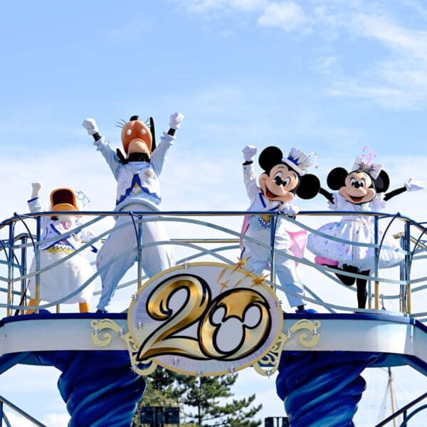 東京ディズニーシー20周年「ミッキー&フレンズのハーバーグリーティング“タイム・トゥ・シャイン！”」ザンビーニ・ブラザーズ・リストランテ前1
