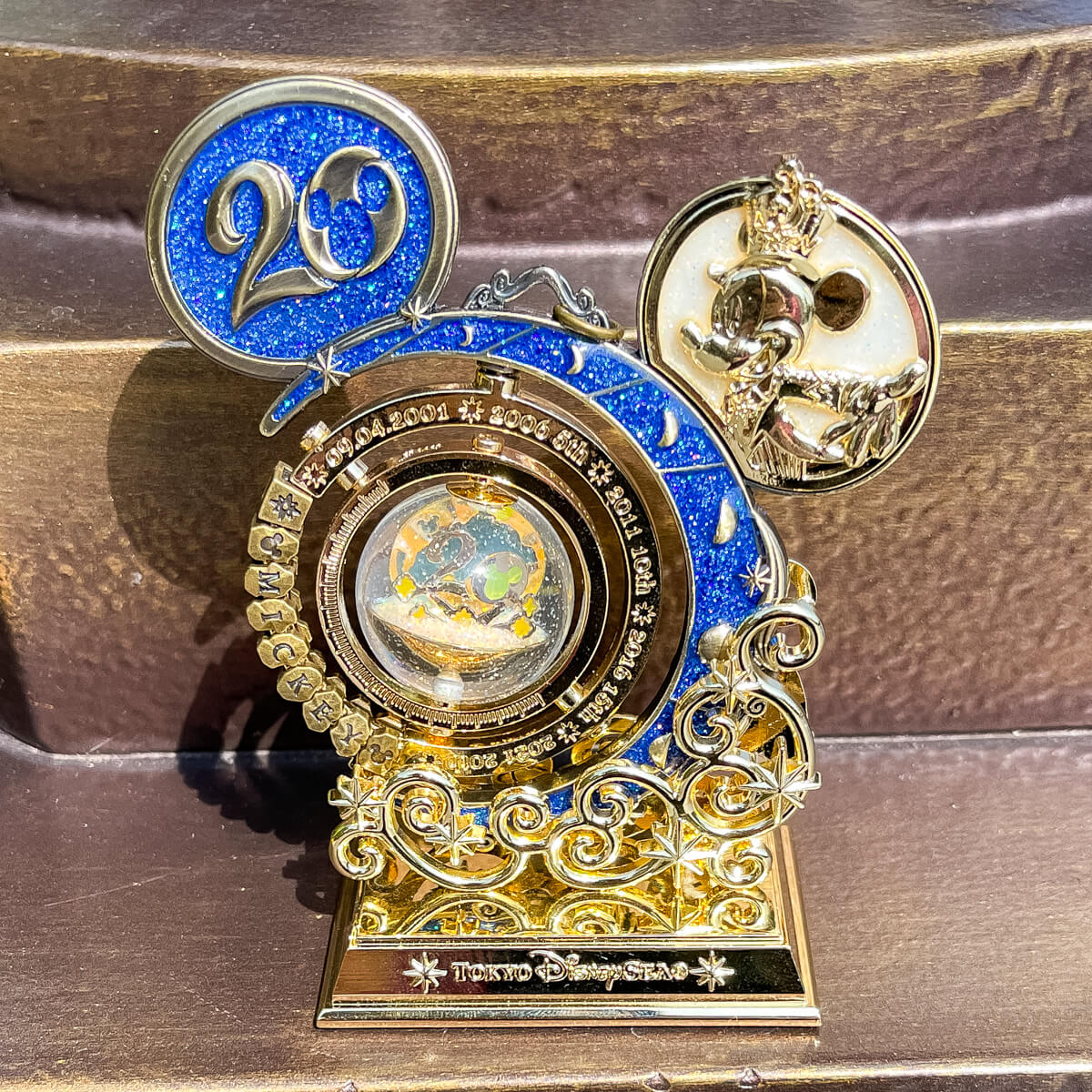 【おもちゃ】 Disney - ディズニーシー 20周年 クリスタルスフィア チェーン＆クレイドルセットの通販 by MIMI shop