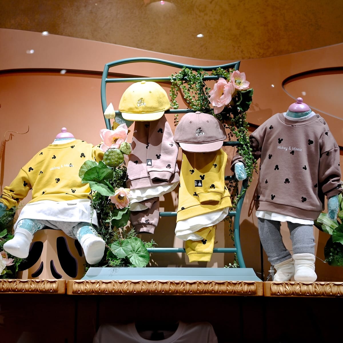 東京ディズニーランド ベビーパーカー・トレーナー・キャップ(帽子)お土産