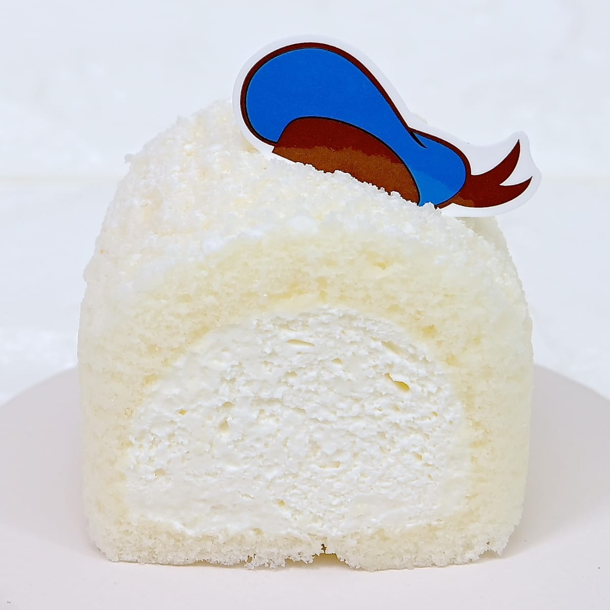ドナルドダック：練乳ホイップクリームのロールケーキ