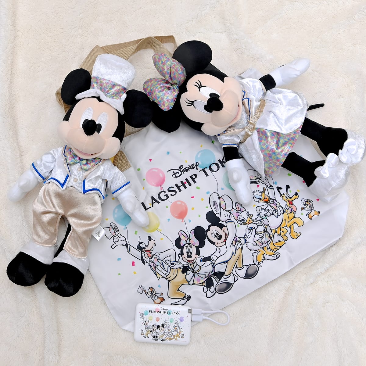祝祭感あふれる描きおろしアート！ディズニーストア Disney FLAGSHIP TOKYO Grand Openingグッズ