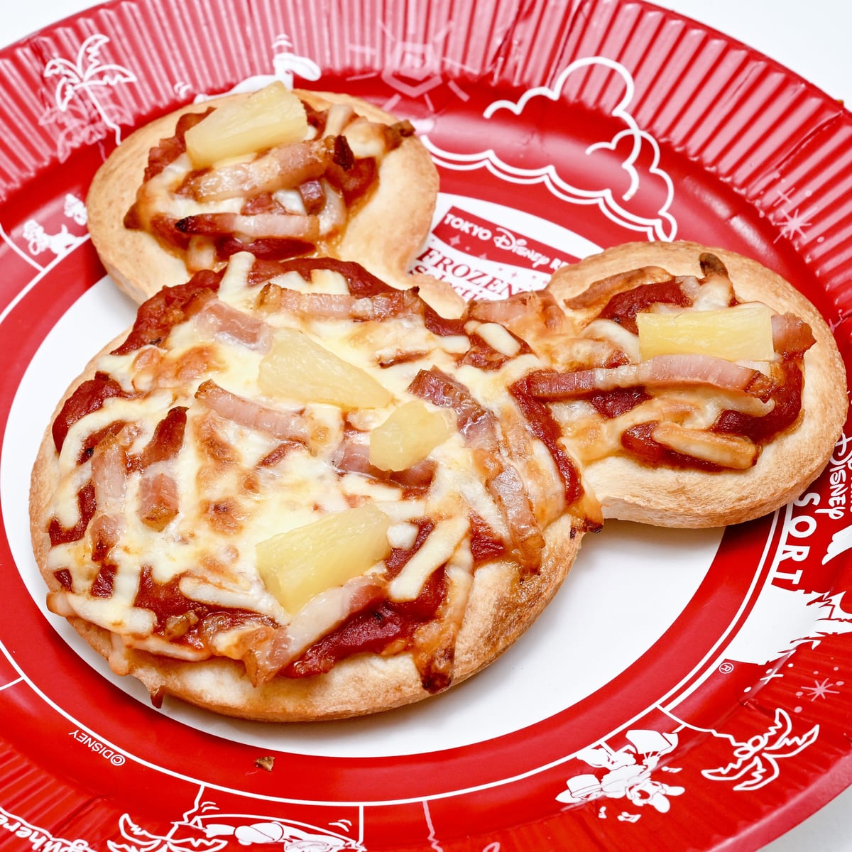 東京ディズニーリゾート・フローズンセレクション ピザ（ベーコンとパイナップル）　実食