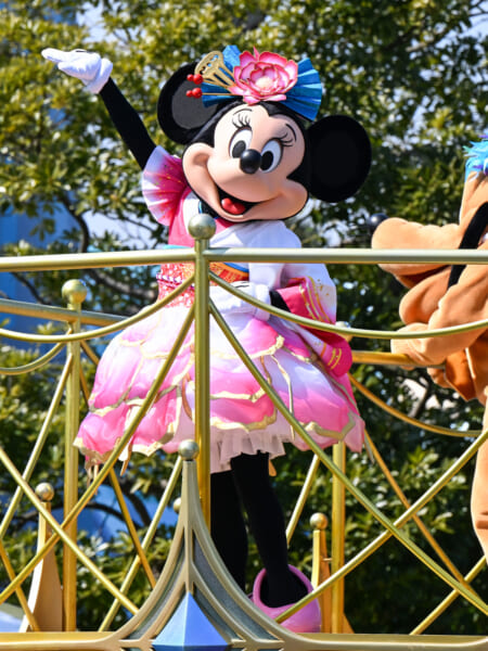 東京ディズニーランド「ミニー＆フレンズのグリーティングパレード：トータリー・ミニーマウス」テーマ「情熱的なミニーマウス」ミニー3