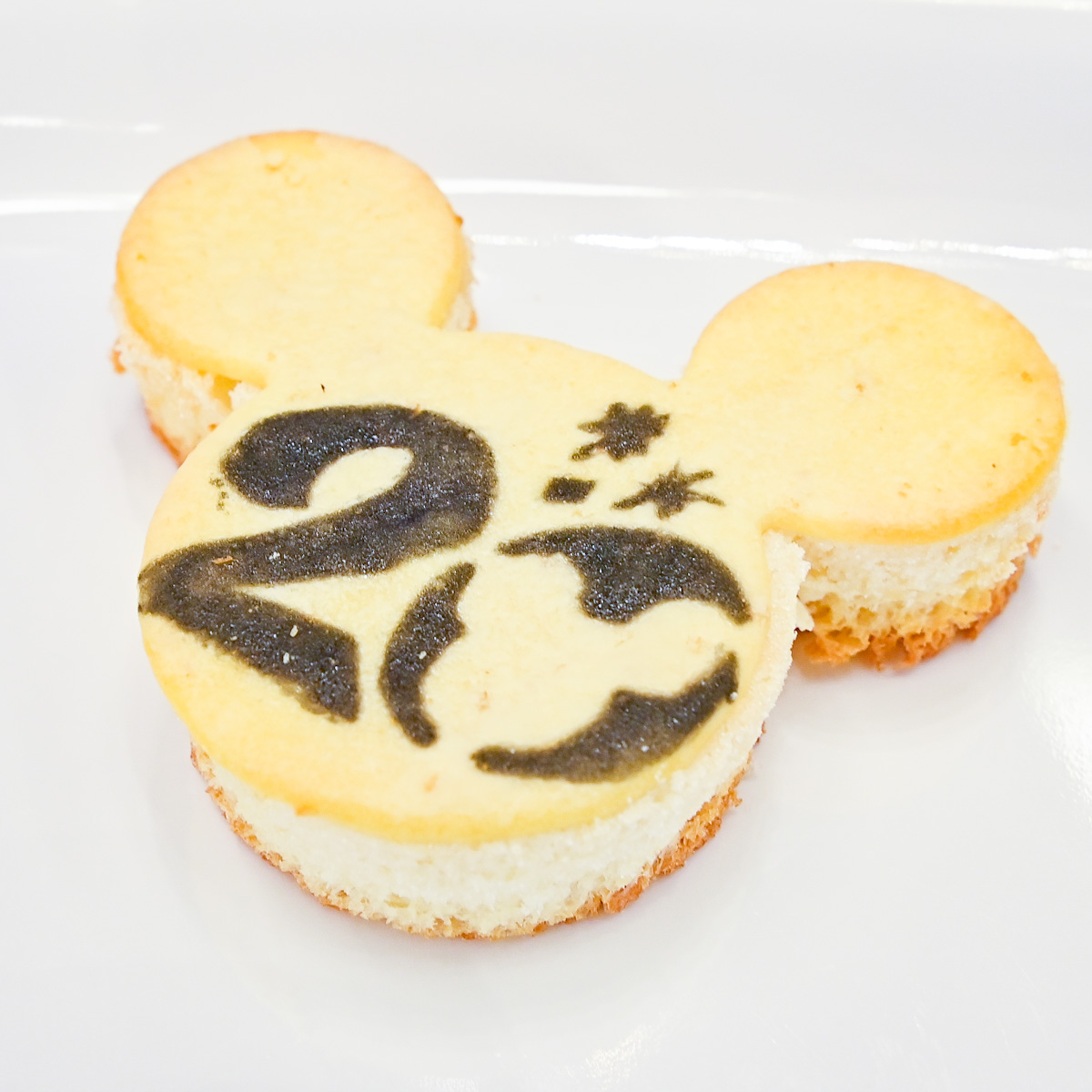 東京ディズニーシー20周年ロゴ入りパン