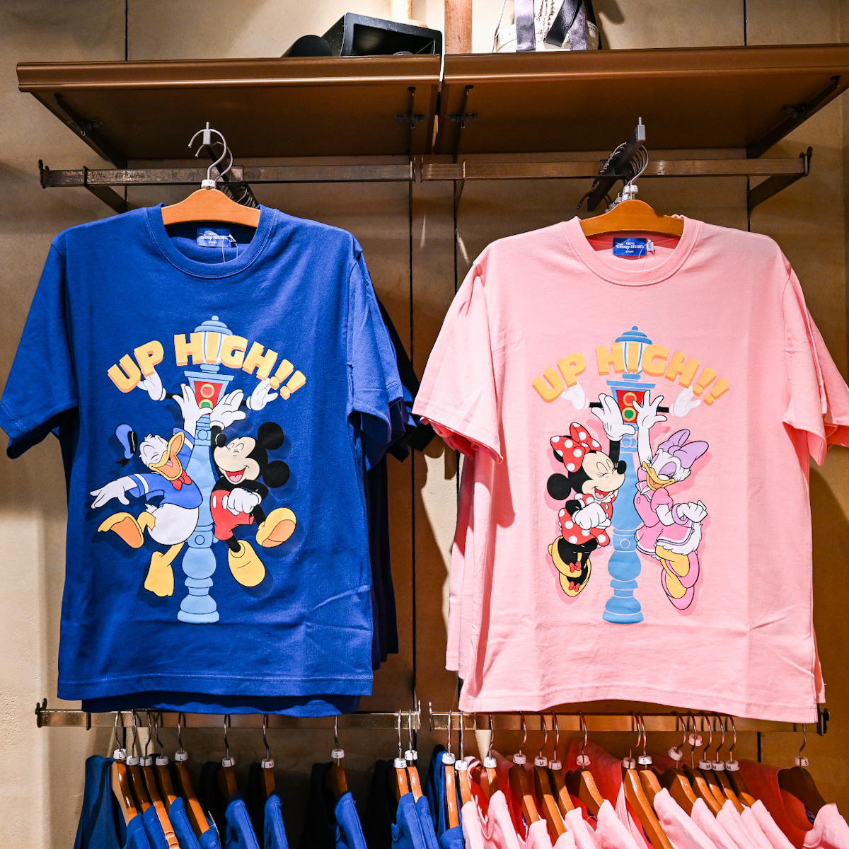 トゥーンタウンの街灯デザイン 東京ディズニーランド ミッキー フレンズ Tシャツ