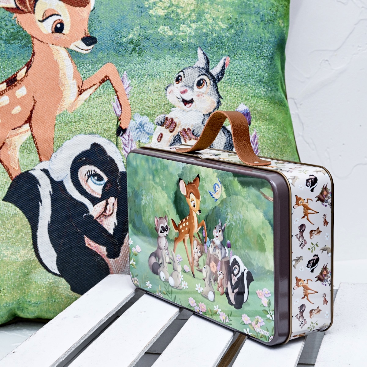 バンビ、とんすけ、フラワー バームクーヘン 缶入り Bambi 80years　サイド