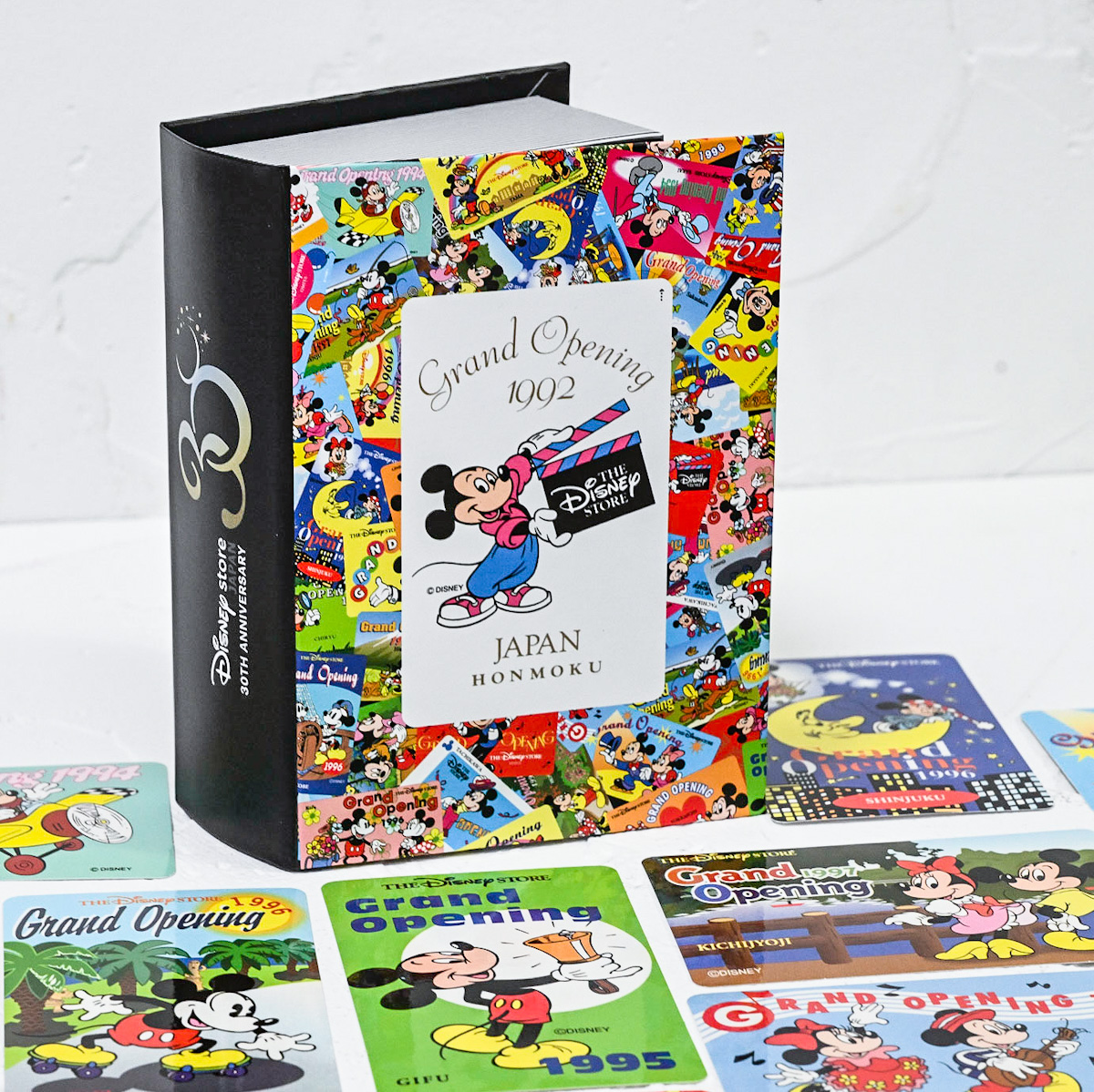 ミッキー＆フレンズ シール・ステッカー ボックス入り Disney Store Japan 30th Anniversary Historical Card
