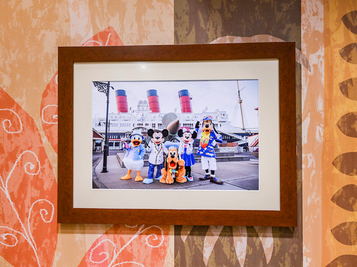 東京ディズニーセレブレーションホテル：ディスカバー 「ディスカバー・カフェ」写真　ミッキー＆フレンズ