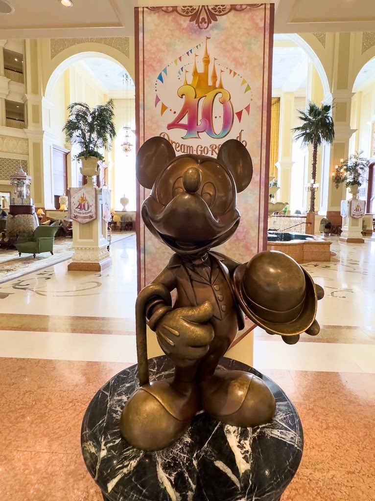 東京ディズニーランドホテル　「ミッキーマウス」像