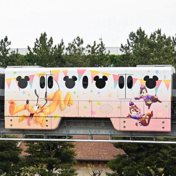 ディズニーリゾートライン「東京ディズニーリゾート40周年“ドリームゴーラウンド”」ラッピングモノレール2