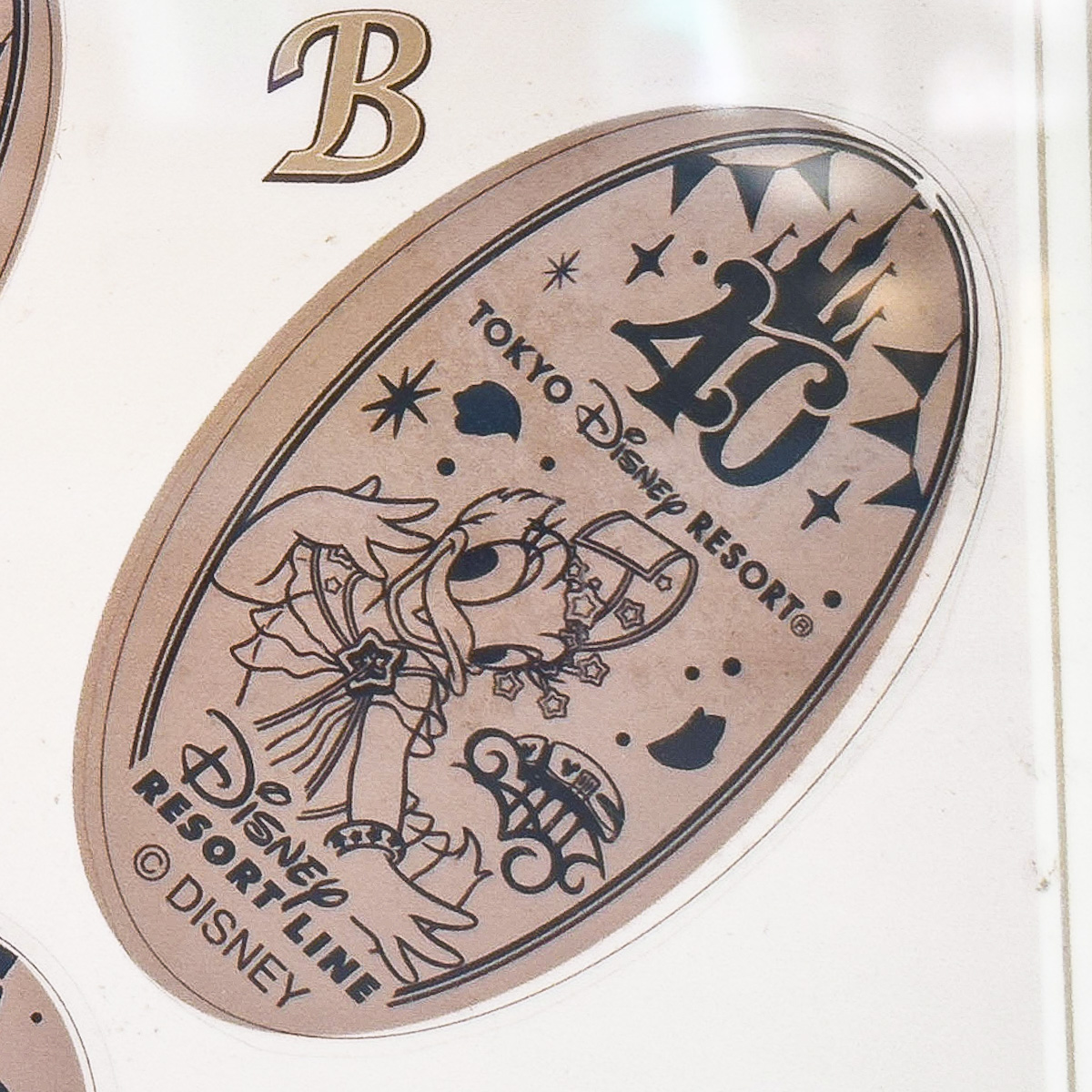 「東京ディズニーリゾート40周年”ドリームゴーラウンド”」デザインスーベニアメダル　東京ディズニーランド・ステーション　デイジーダック