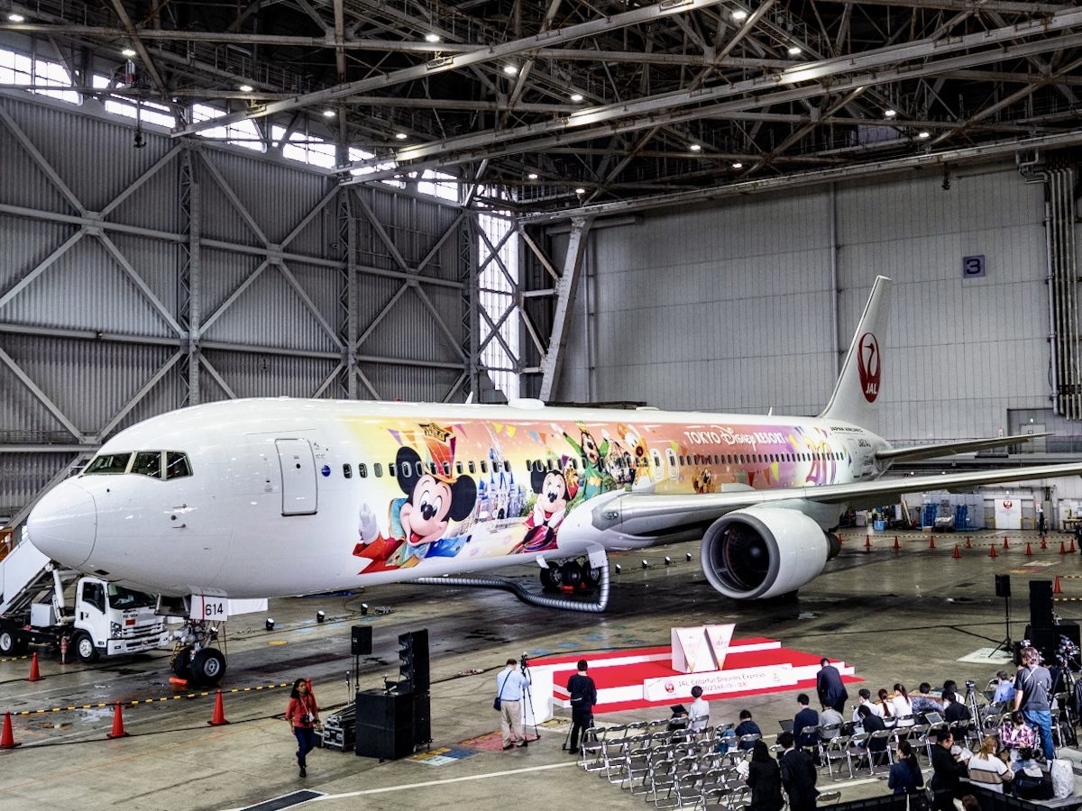東京ディズニーリゾート40周年記念特別塗装機「JAL Colorful Dreams Express」4