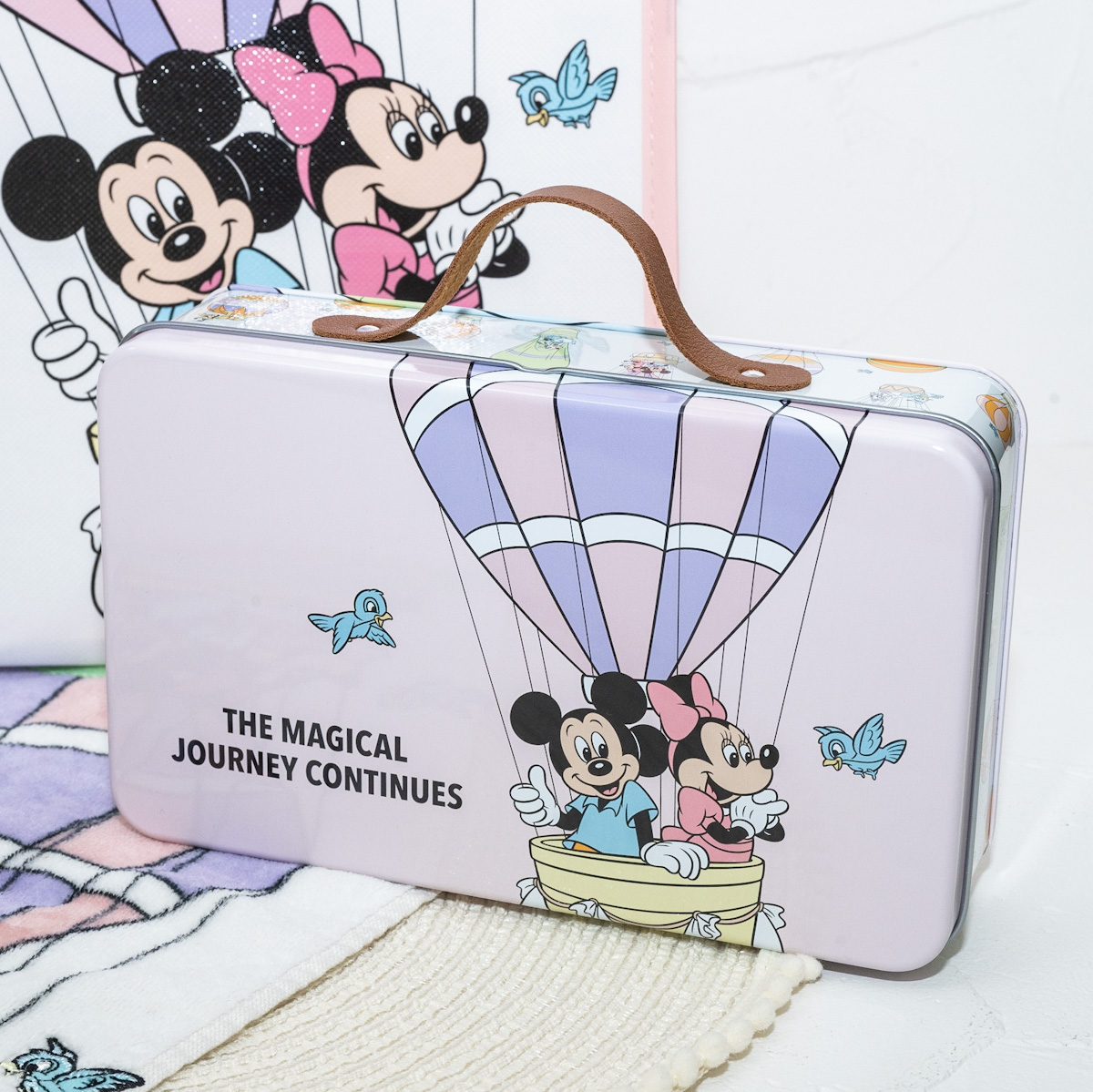 ミッキー＆フレンズ リーフパイ トランク缶入り 気球 Disney Store Japan 30th Anniversary