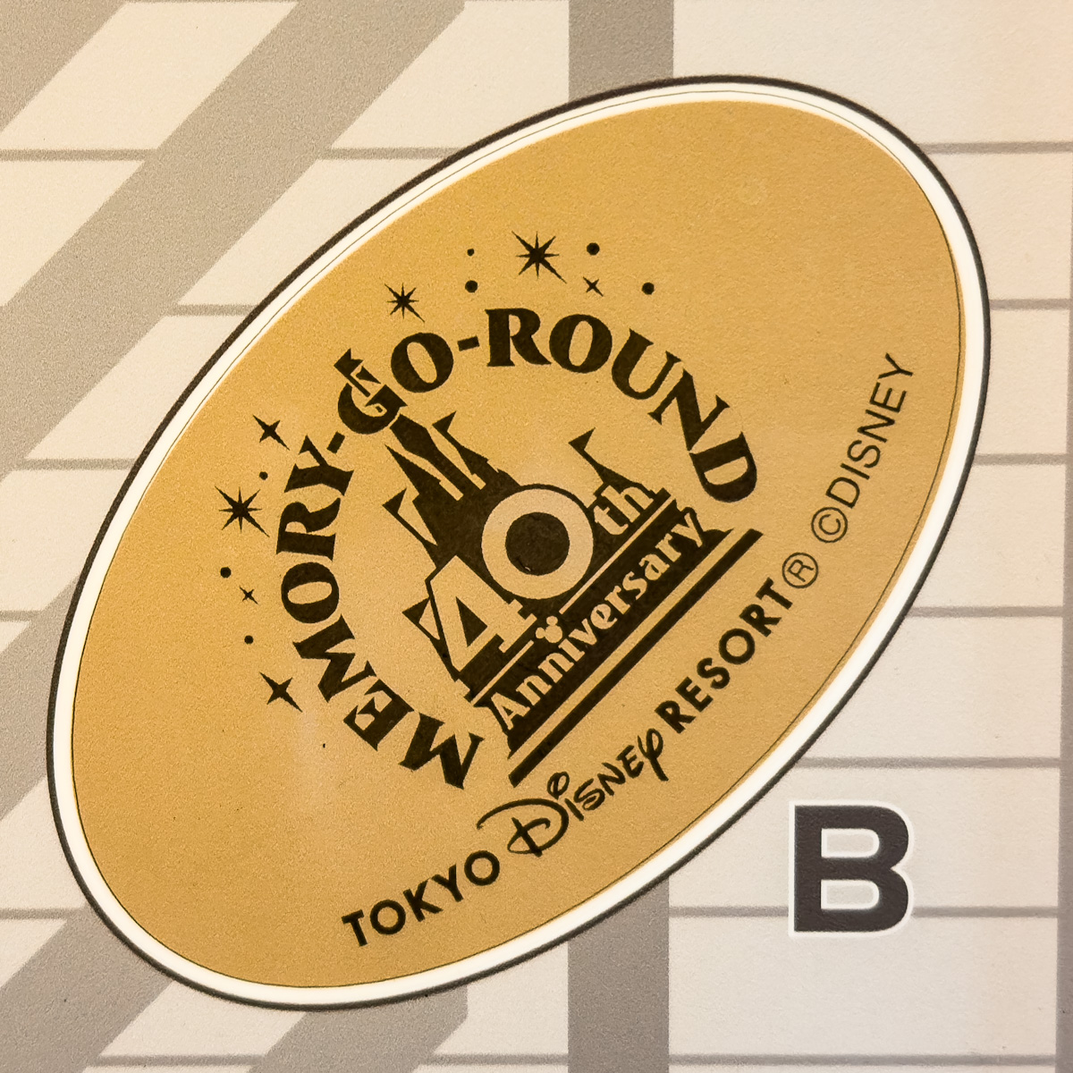 「東京ディズニーリゾート40周年”メモリーゴーラウンド”」のロゴスーベニアメダル