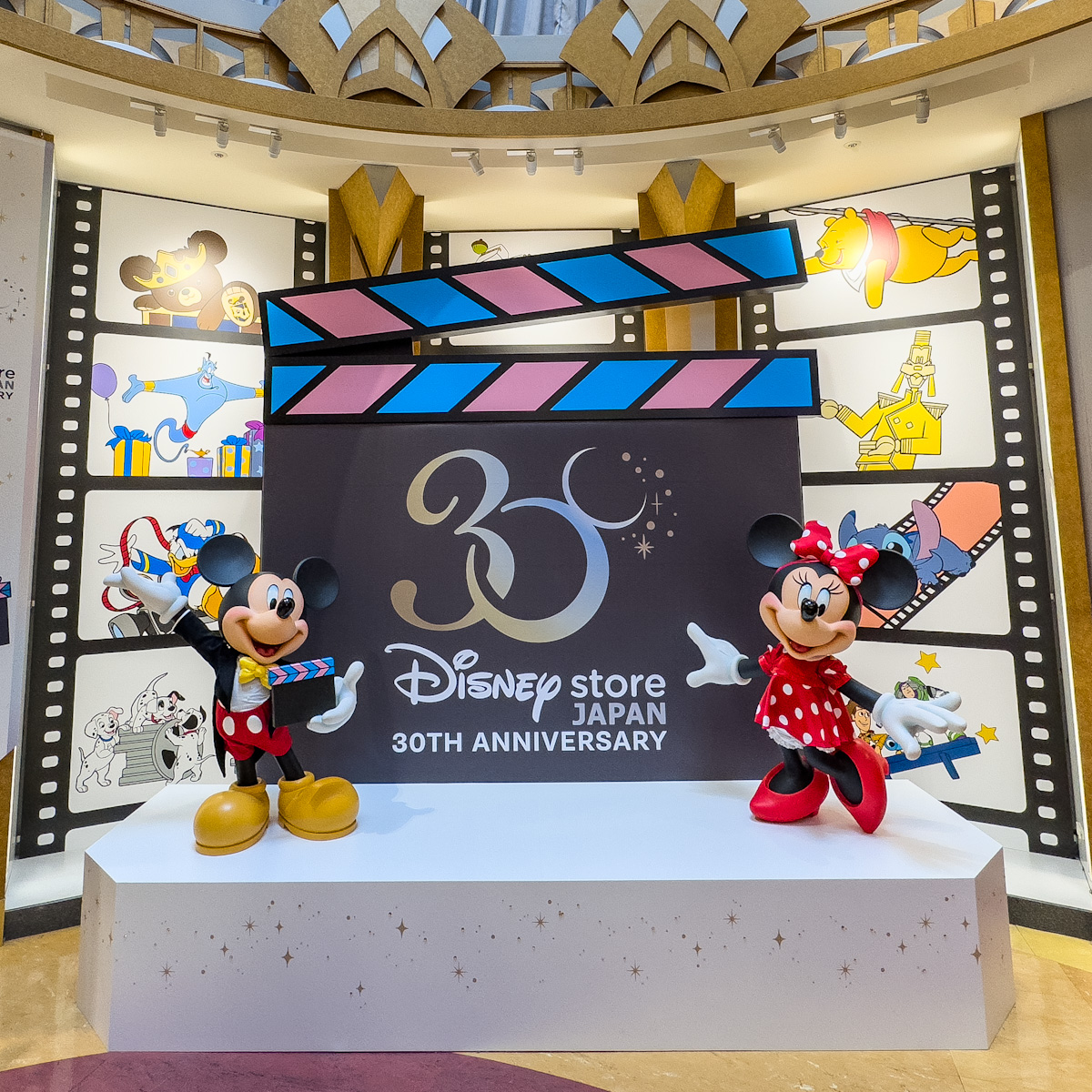 ディズニーストア「Disney store 30th Anniversary Pop-up Museum」　デコレーション