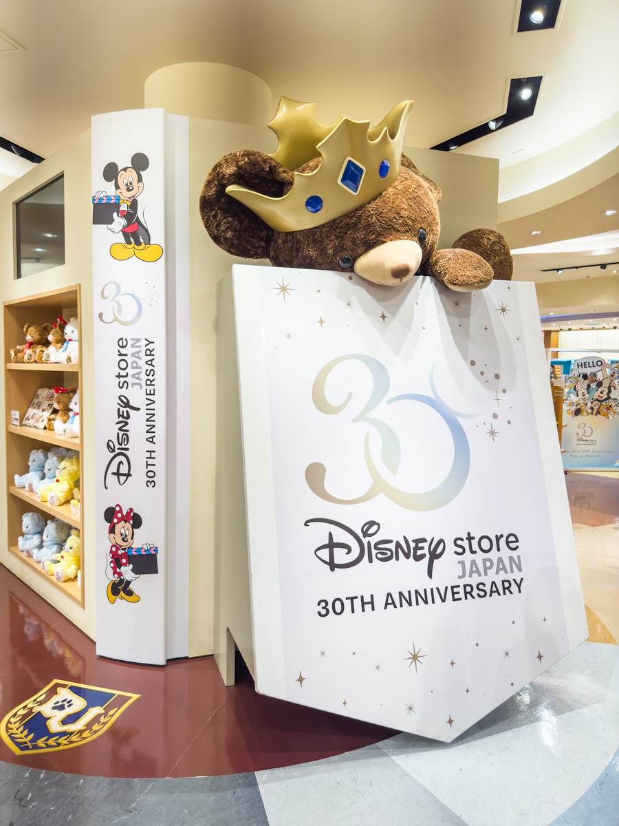 ディズニーストア「Disney store 30th Anniversary Pop-up Museum」　デコレーション