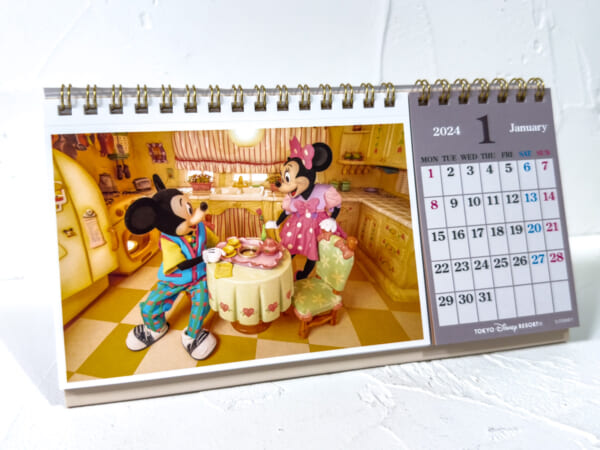 東京ディズニーリゾート実写デザイン卓上カレンダー2024　トゥーンタウンミッキー＆ミニー