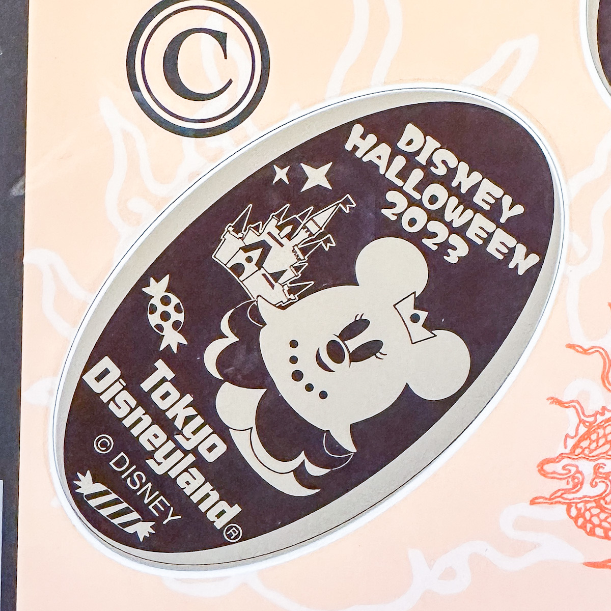 東京ディズニーランド「パイレーツ・トレジャー」"ディズニー・ハロウィーン2023"スーベニアメダル　プリンセスに仮装したミニーゴーストデザイン