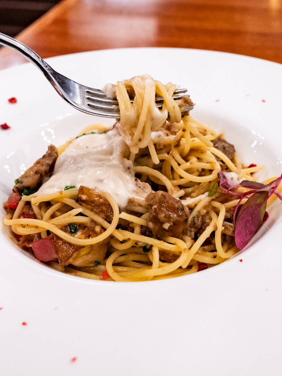 スパゲッティ、ポルチーニとパンチェッタのキノコクリームソース1