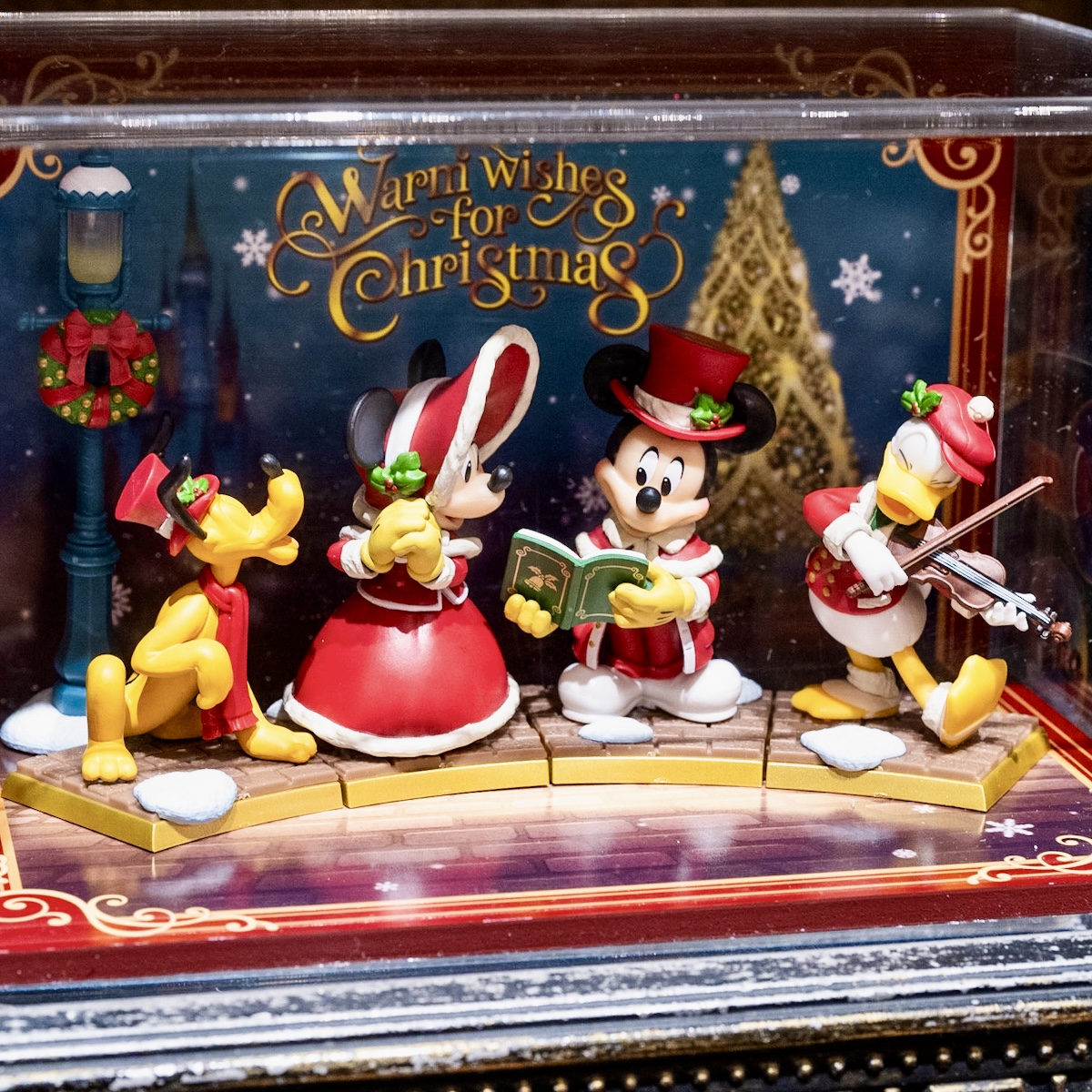 クリスマスの音楽を奏でるミッキーマウスたち！東京ディズニーランド 