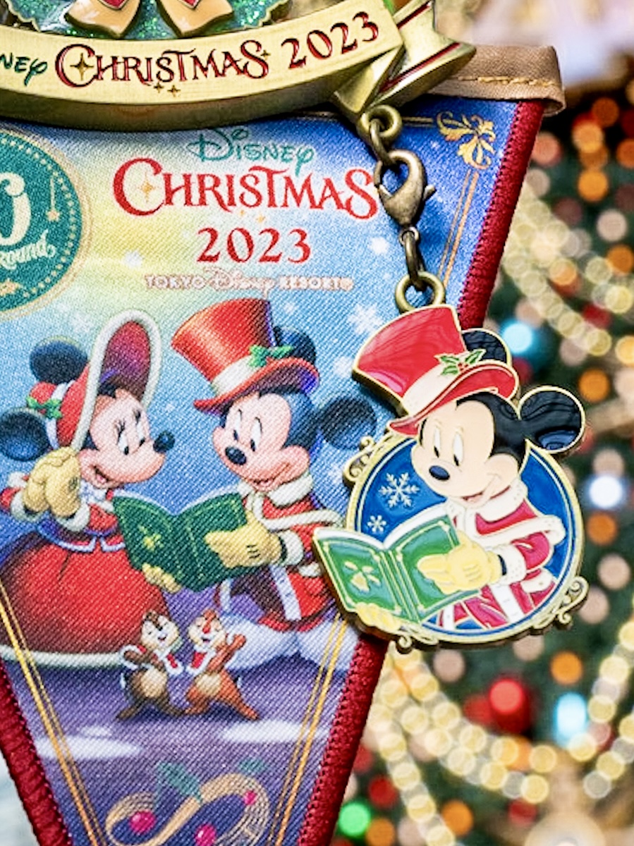 ”ディズニー・クリスマス2023”バッグチャーム　ミッキーマウスチャーム付き