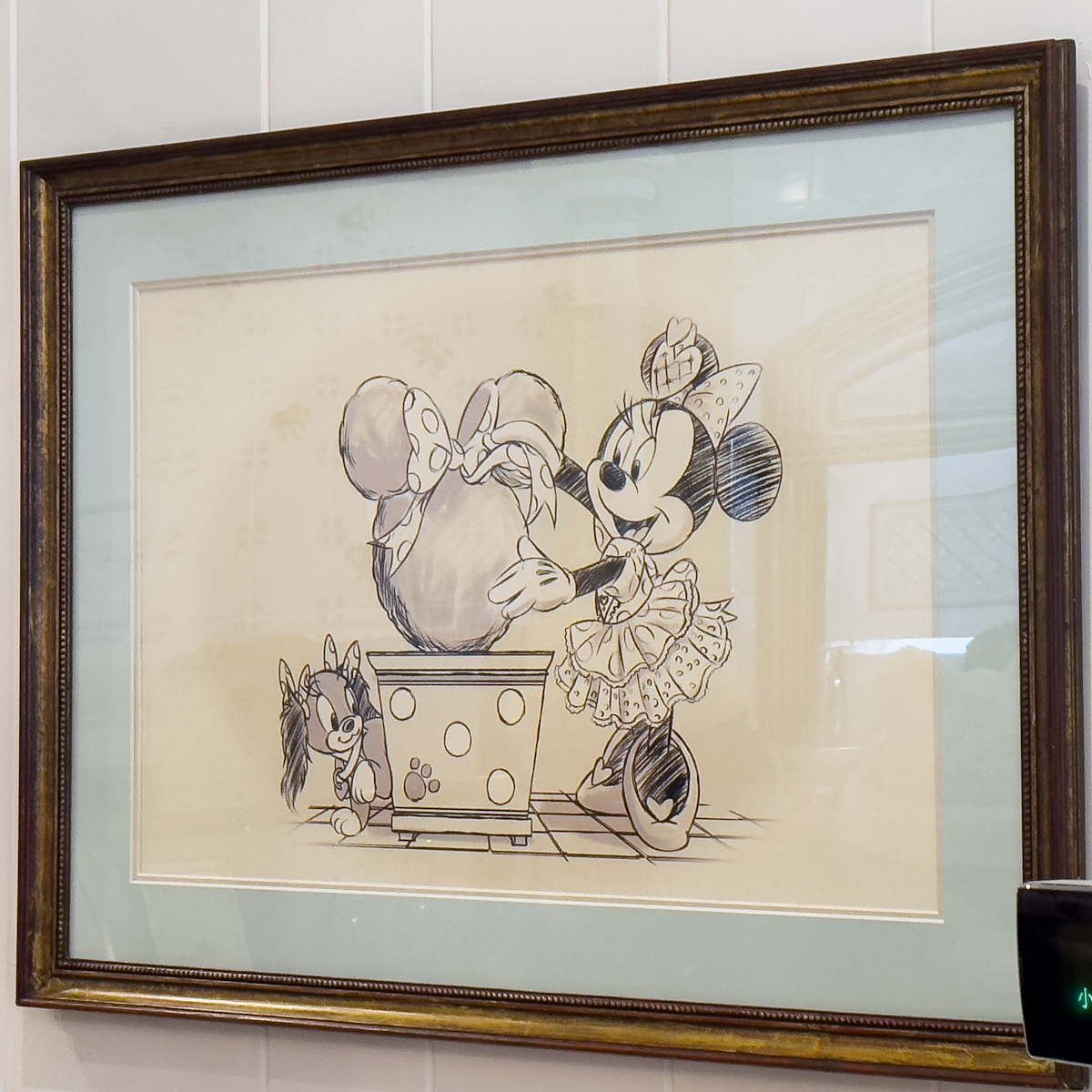 プラザパビリオン・レストラン　スケッチ画　ミニーマウスとトピアリー＆フィフィのいたずら