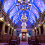 エルサの戴冠式のパーティーが行われた大広間