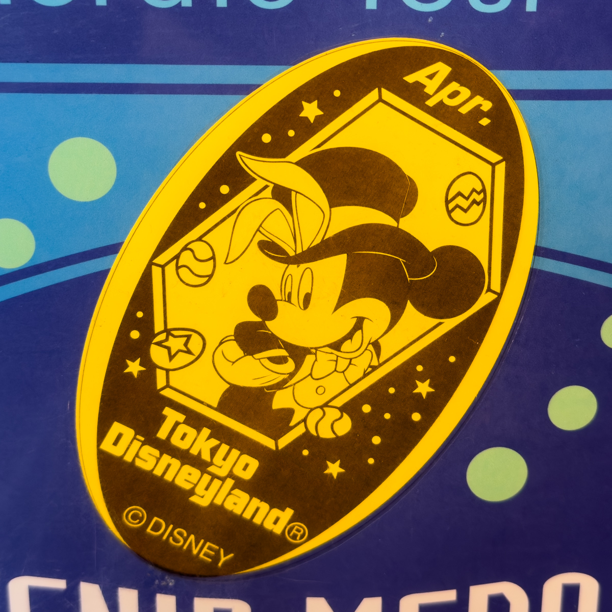 2024年4月イースターコスチュームのミッキーマウススーベニアメダル