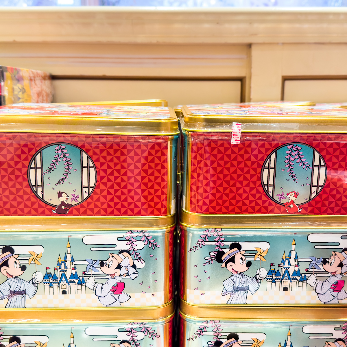 東京ディズニーランド「ミッキー&フレンズ」おせんべい 缶　チップ＆デール