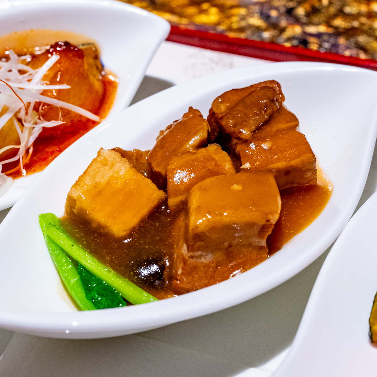 豚肉と揚げ豆腐の醤油煮込み