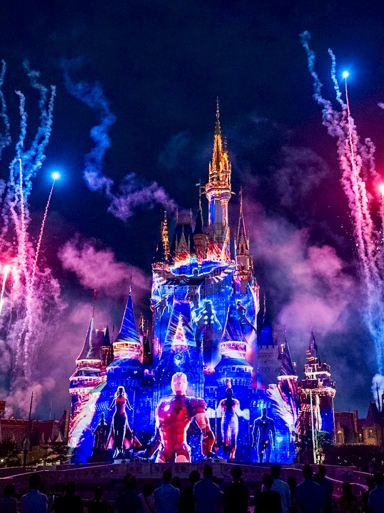 東京ディズニーランドでは新ナイトタイムエンターテイメント「Reach for the Stars」マーベル