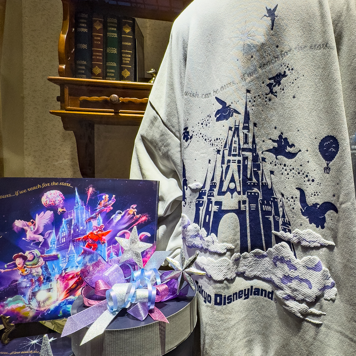 東京ディズニーランド 新ナイトタイムエンターテイメント「Reach for the Stars」スペシャルグッズ・お土産　トレーナー