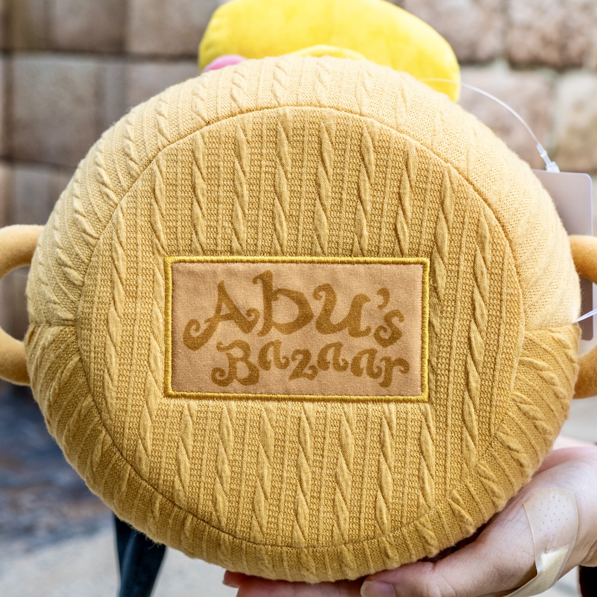 東京ディズニーシー「アブーズ・バザール」成功景品（プルートぬいぐるみ）底面