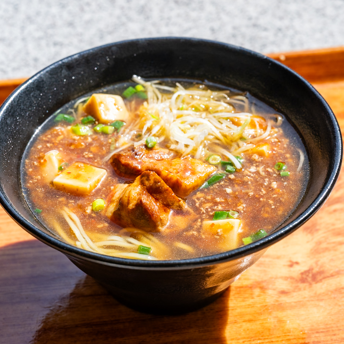 豚角煮とマーボー豆腐のあんかけ麺