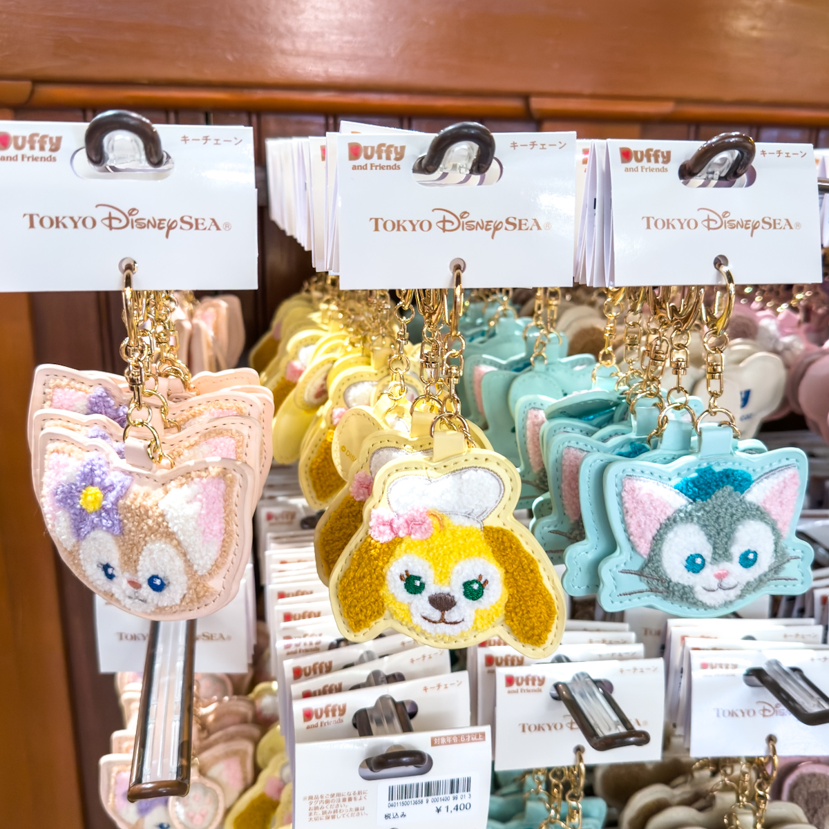 東京ディズニーシー Duffy and friends ぬいぐるみ チェーン B もこもこなお顔&肉球デザイン!東京ディズニーシー「ダッフィー