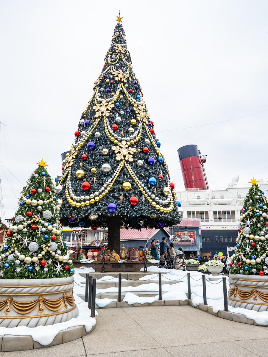 東京ディズニーシー／アメリカンウォーターフロントのニューヨークエリア　7メートルのクリスマスツリー