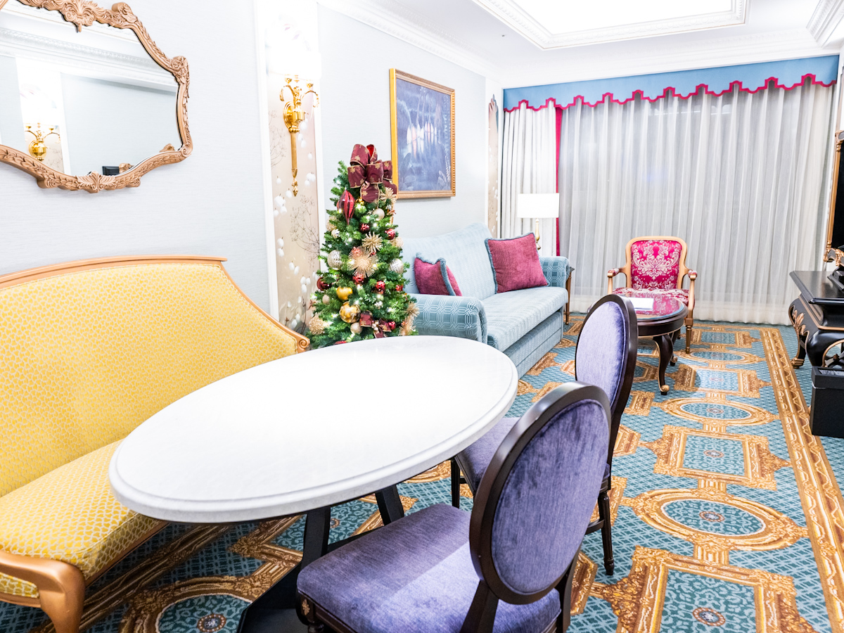 東京ディズニーリゾート・ファンタジースプリングスホテル　グランドシャトー客室　クリスマスツリー