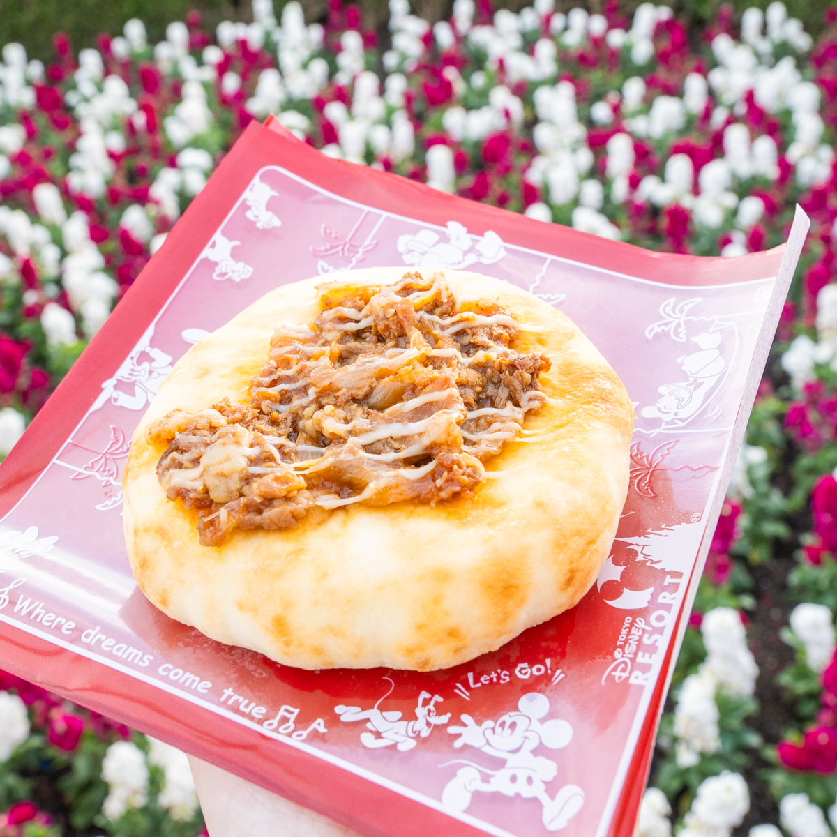 東京ディズニーランド「スウィートハート・カフェ」牛カルビのフォカッチャ