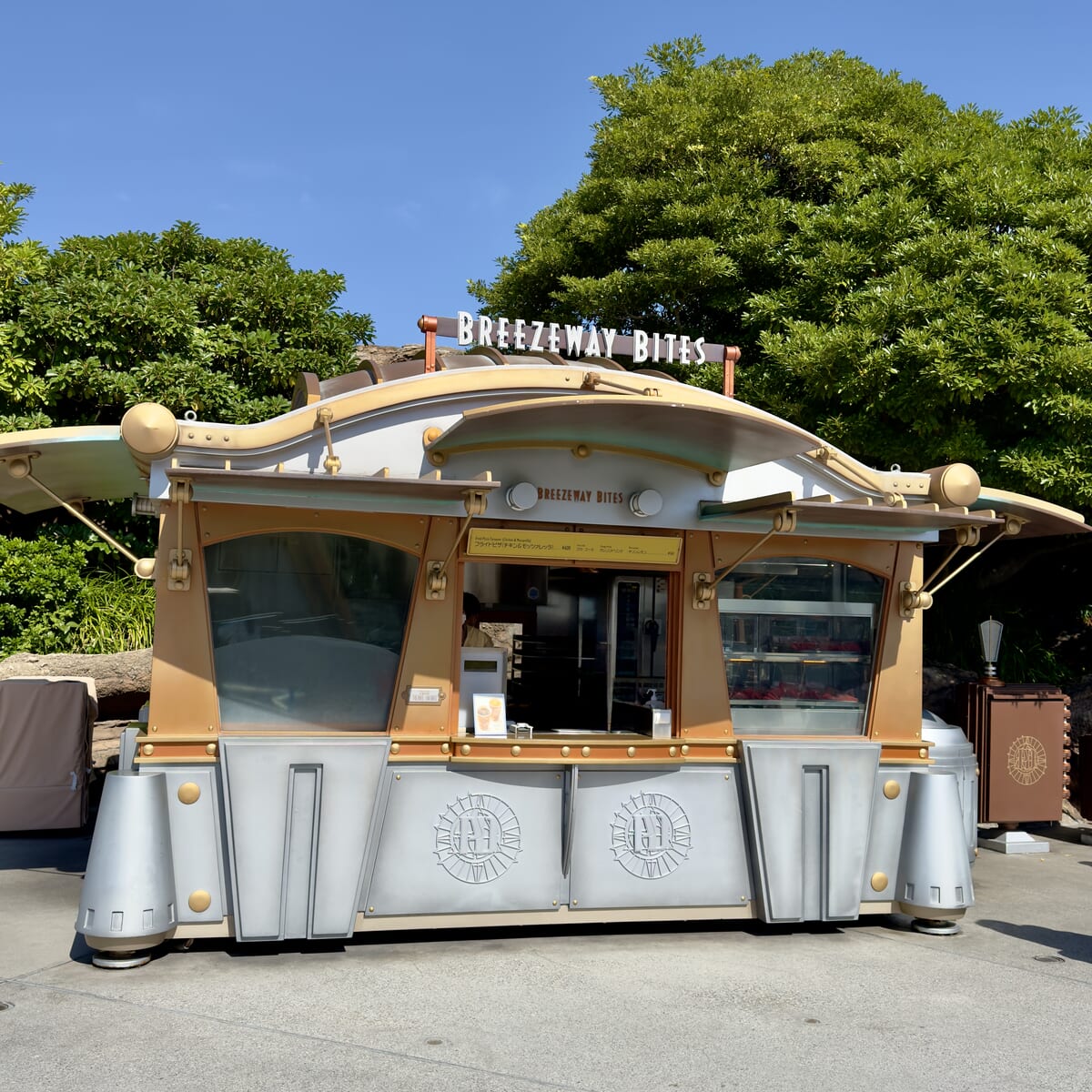 東京ディズニーシー「ブリーズウェイ・バイツ」外観