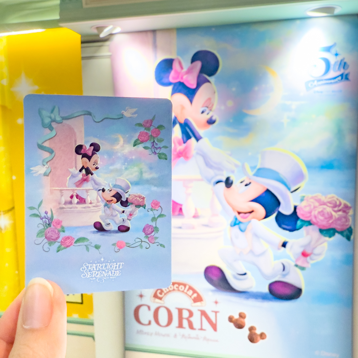 「Disney SWEETS COLLECTION by 東京ばな奈」5周年記念「ミッキーマウス＆ミニーマウス／コーン ショコラ味」・オリジナルグッズ　カード