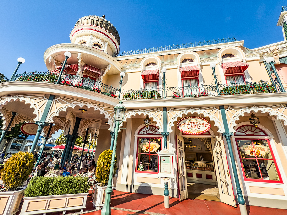 東京ディズニーランド／ワールドバザール「スウィートハート・カフェ」