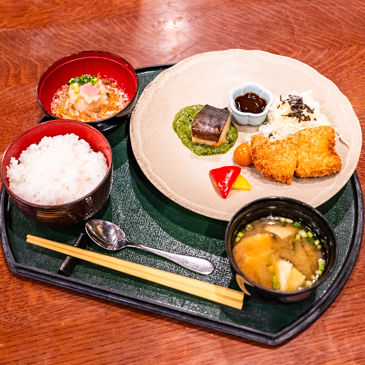 魚料理とヒレカツ膳