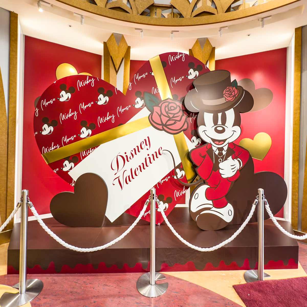 ディズニーストア「ゴディバ」共同企画「Disney Valentine 2025」デコレーション