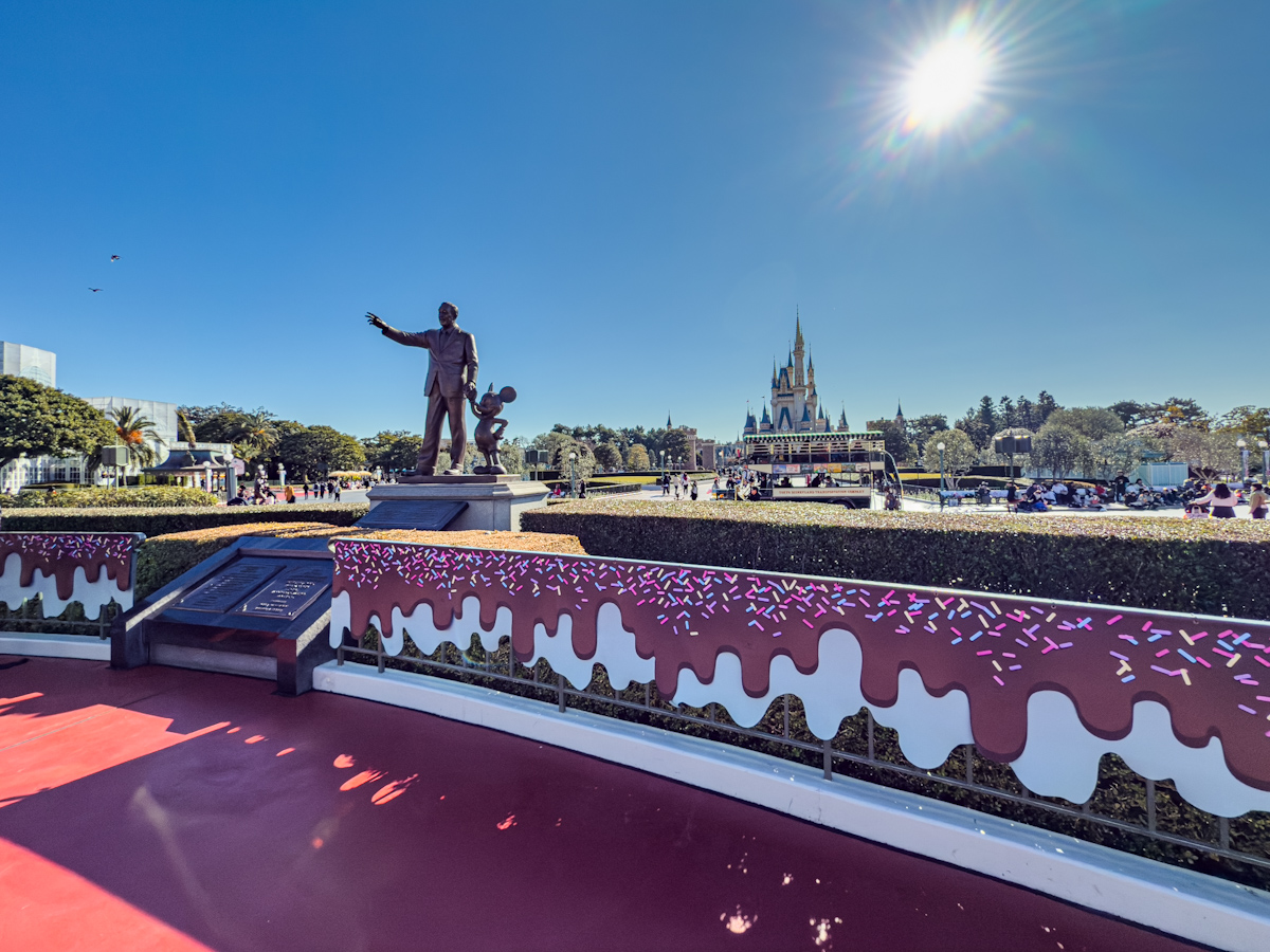 東京ディズニーランド「ディズニー・パルパルーザ”ヴァネロペのスウィーツ・ポップ・ワールド”」デコレーション　パートナーズ像横