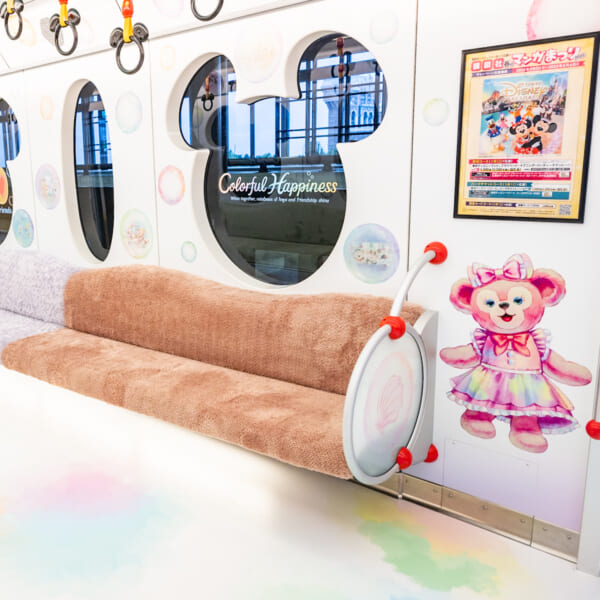 ディズニーリゾートライン「ダッフィー＆フレンズ20周年：カラフルハピネス」ダッフィー＆フレンズ・カラフルハピネス・ライナー　シェリーメイ　座席シート