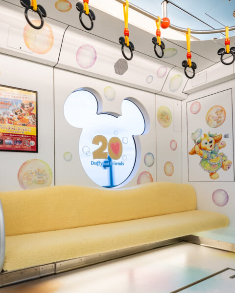 ディズニーリゾートライン「ダッフィー＆フレンズ20周年：カラフルハピネス」ダッフィー＆フレンズ・カラフルハピネス・ライナー　クッキー・アン　座席シート