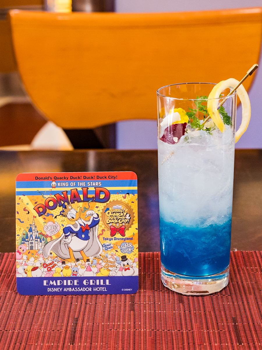ディズニー・パルパルーザ“ドナルドのクワッキー・ダック！ダック！ダックシティ！”スペシャルドリンク お気に入り ¥1,600 【提供時間帯】ランチ／ディナー 