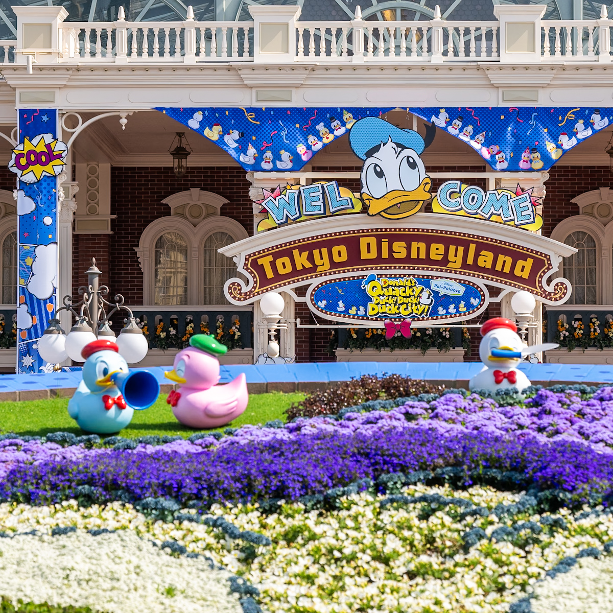 東京ディズニーランド「ディズニー・パルパルーザ”ドナルドのクワッキー・ダック！ダック！ダックシティ！”」デコレーションまとめ　ドナルド花壇1