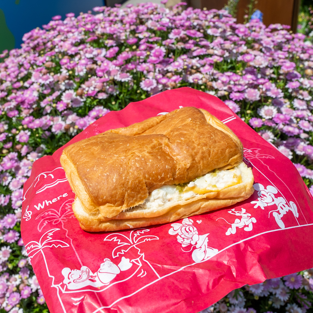 東京ディズニーシー「ハドソンリバー・ハーベスト」ホットデニッシュサンド（ツナ＆チーズ）紹介