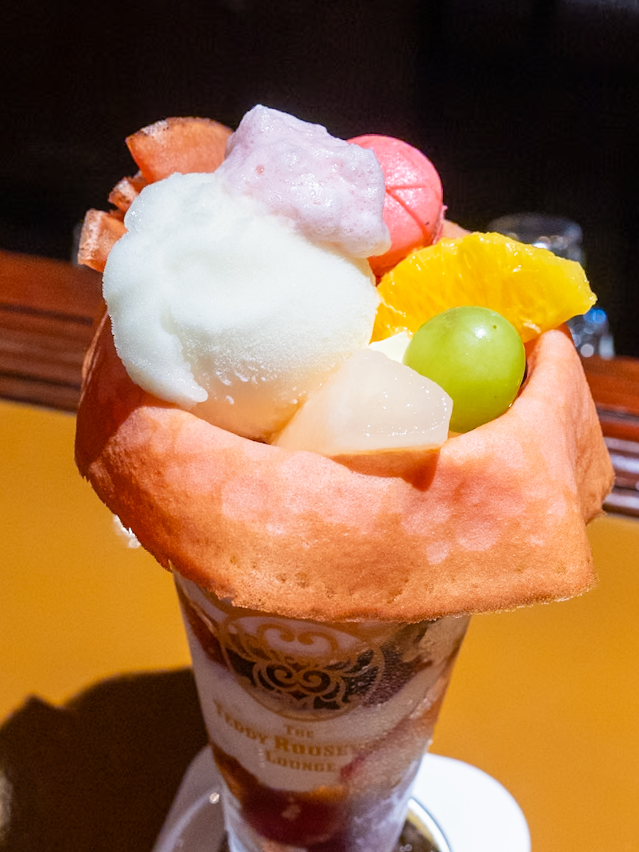 フルーツとクレープのパフェ（マカロン、パンナコッタ、洋梨のソルベ）3